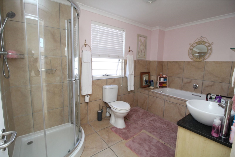 3 Bedroom Property for Sale in Country Club Western Cape